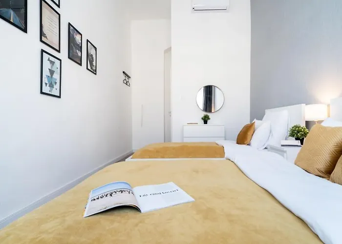 Large Apartment At Perfect Central Location