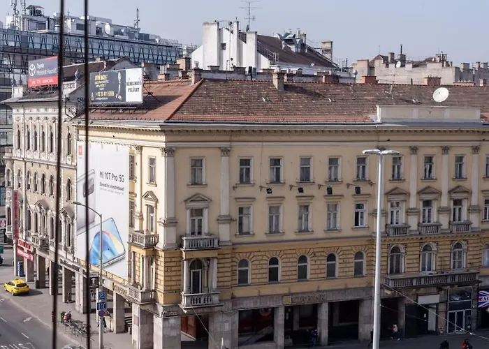 Large Apartment At Perfect Central Location